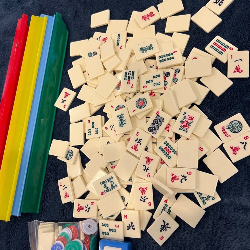 Mahjongg Tile Set with 4 racks (Travel set?)